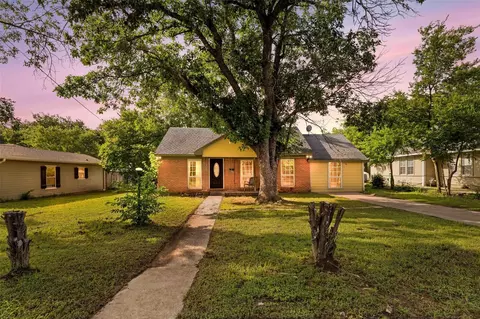 1126 W 7th St, Mcgregor, TX 76657