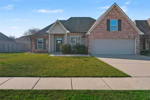 329 Camelback Dr, Bossier City, LA 71111