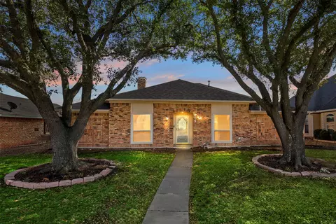 914 Green Canyon Dr, Mesquite, TX 75150