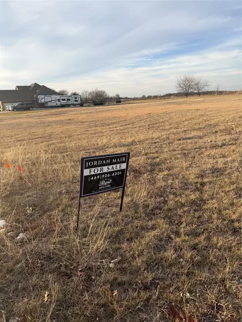 152 Whispering Winds Dr, Gunter, TX 75058