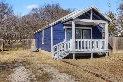 232 Spring Valley Cir, Azle, TX 76020