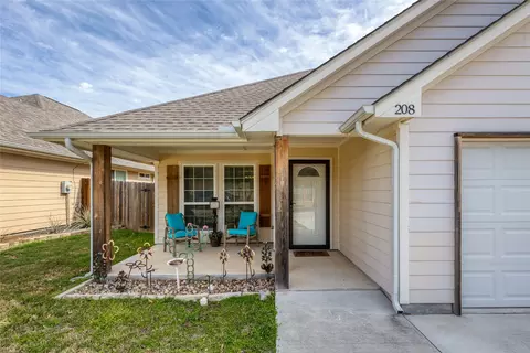 208 Lovers Path Dr, Springtown, TX 76082
