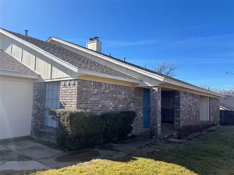 6720 Crestmont Ct, Fort Worth, TX 76133