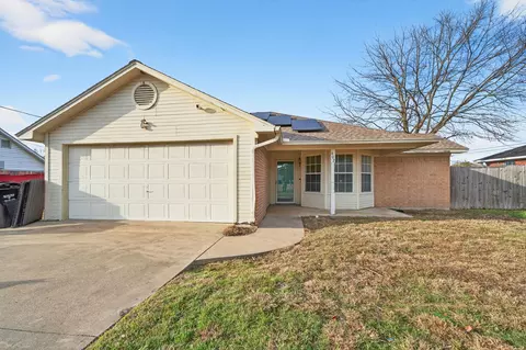402 Sunset Dr, Crandall, TX 75114
