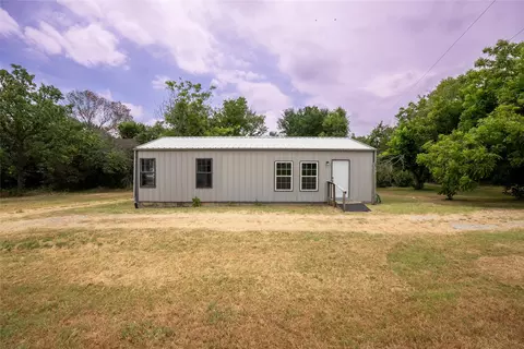 909 Fox Ln, Azle, TX 76020