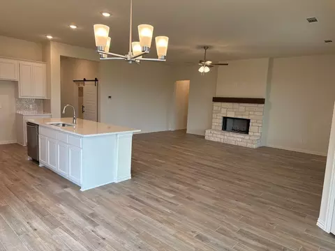1129 Trinity Dr, Springtown, TX 76082 photo 6