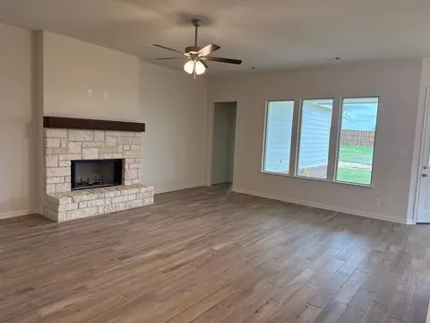 1129 Trinity Dr, Springtown, TX 76082 photo 5