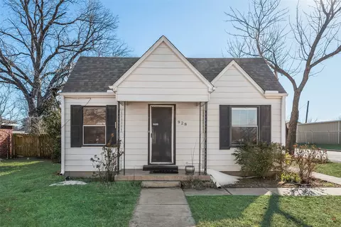 928 W Willow St, Sanger, TX 76266