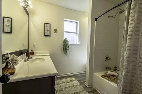 Bath - 10812 Lilry Rd, Waco, TX 76708 photo 1 of 3