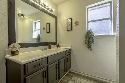 Bath - 10812 Lilry Rd, Waco, TX 76708 photo 2 of 3