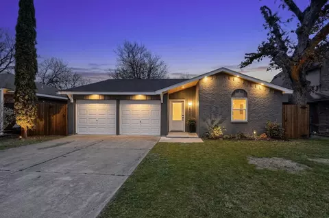 8210 Sussex St, White Settlement, TX 76108