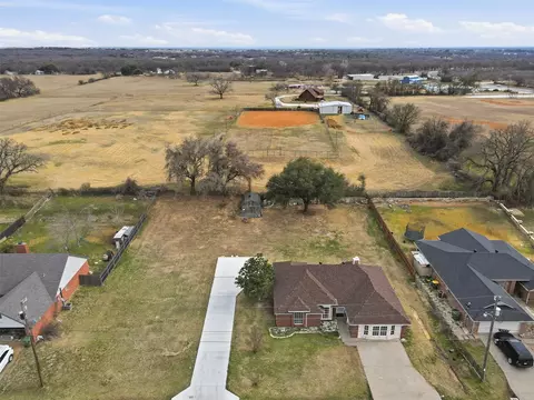 3917 Country Meadows Cir, Granbury, TX 76049