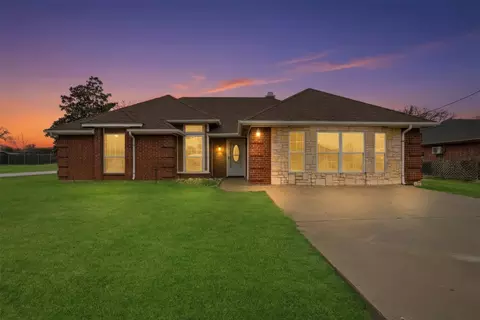3917 Country Meadows Cir, Granbury, TX 76049