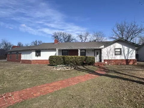 2100 11th St, Brownwood, TX 76801