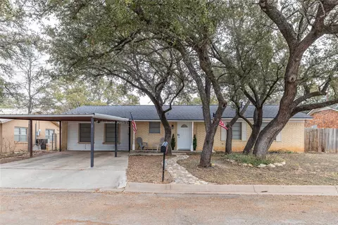 4010 6th St, Brownwood, TX 76801