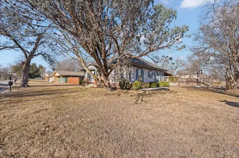 700 Euclid St, Cleburne, TX 76033 photo 2