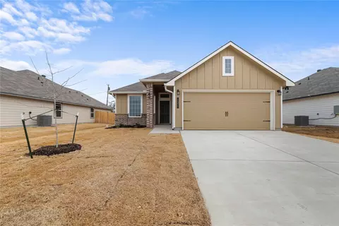 Exterior - 121 Adaline Bnd, Mcgregor, TX 76657 photo 2 of 5