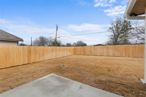 Exterior - 121 Adaline Bnd, Mcgregor, TX 76657 photo 4 of 5