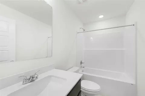 Bath - 121 Adaline Bnd, Mcgregor, TX 76657 photo 1 of 3