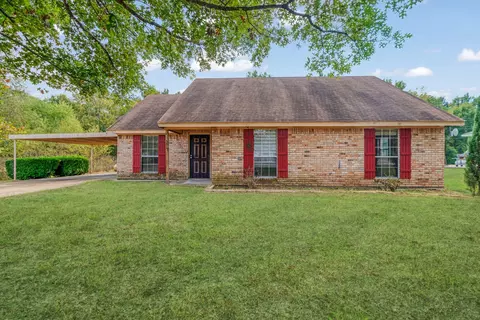 302 Cripple Crk, Powderly, TX 75473