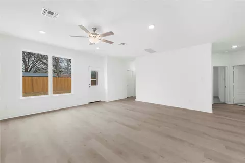 Living - 115 Adaline Bnd, Mcgregor, TX 76657 photo 4 of 5
