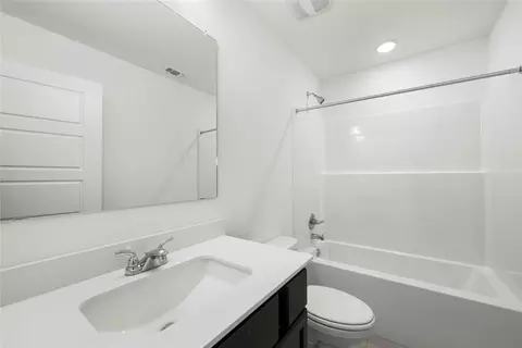 Bath - 115 Adaline Bnd, Mcgregor, TX 76657 photo 1 of 3