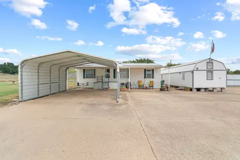 104 Runway Ln, Aurora, TX 76078