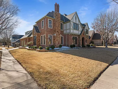 2114 Castle Creek Dr, Mansfield, TX 76063