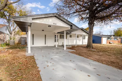 904 Dee Ln, Bedford, TX 76022
