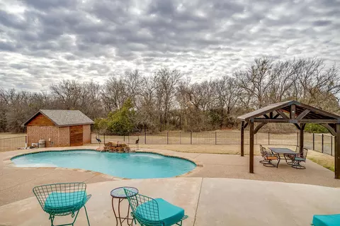 3303 Farm Land Ct, Granbury, TX 76048