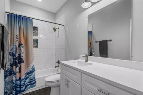Bath - 502 David Davis Dr, Mcgregor, TX 76657 photo 3 of 3