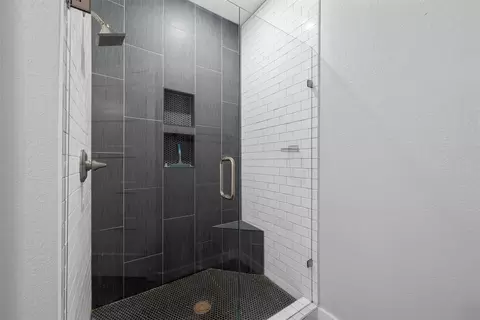 Bath - 502 David Davis Dr, Mcgregor, TX 76657 photo 2 of 3