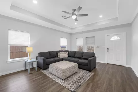 Entry Way - 502 David Davis Dr, Mcgregor, TX 76657 photo 2 of 3