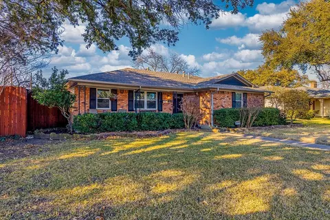 8415 Hunnicut Rd, Dallas, TX 75228