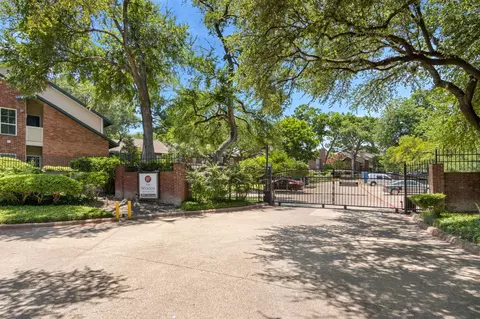 8601 Park Ln #221, Dallas, TX 75231