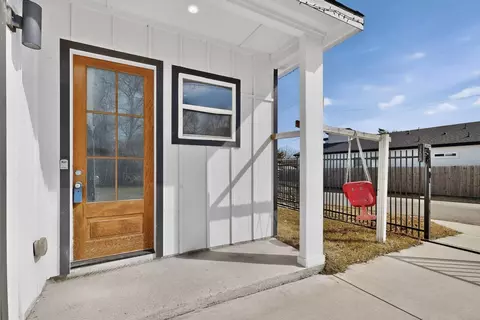 2015 Volga Ave, Dallas, TX 75216