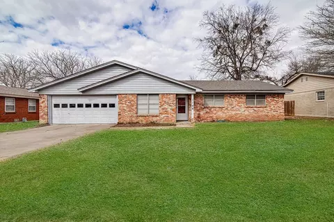 1108 Davis St, Cleburne, TX 76033