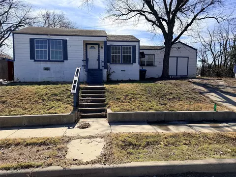 2700 Bideker Ave, Fort Worth, TX 76105