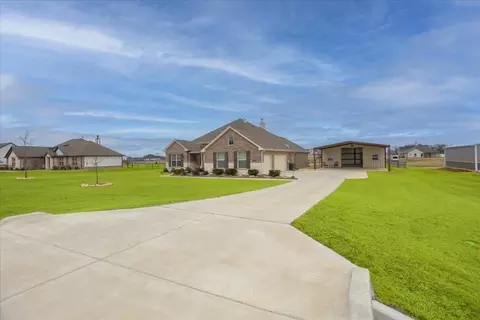 161 Chester Rd, Springtown, TX 76082 photo 5