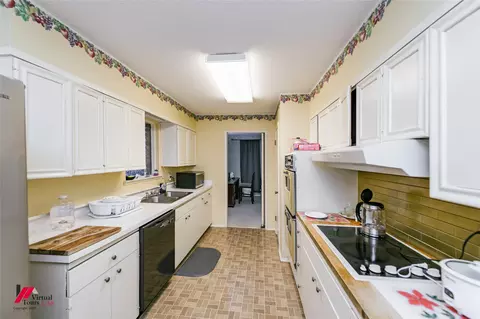 Kitchen - 1404 N Acres Cir, Springhill, LA 71075 photo 4 of 6