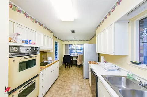 Kitchen - 1404 N Acres Cir, Springhill, LA 71075 photo 1 of 6