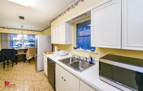 Kitchen - 1404 N Acres Cir, Springhill, LA 71075 photo 3 of 6