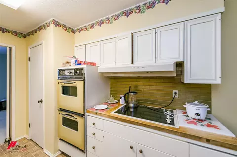 Kitchen - 1404 N Acres Cir, Springhill, LA 71075 photo 5 of 6