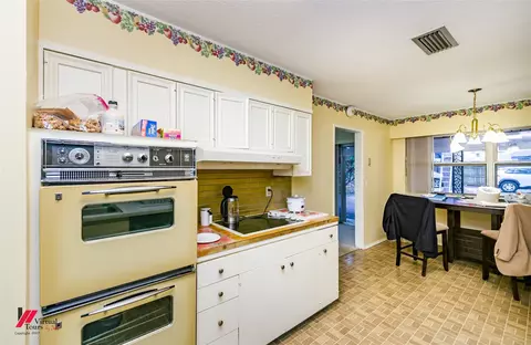 Kitchen - 1404 N Acres Cir, Springhill, LA 71075 photo 2 of 6