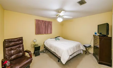 Bedroom - 1404 N Acres Cir, Springhill, LA 71075 photo 3 of 5