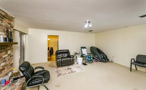 Living - 1404 N Acres Cir, Springhill, LA 71075 photo 2 of 3