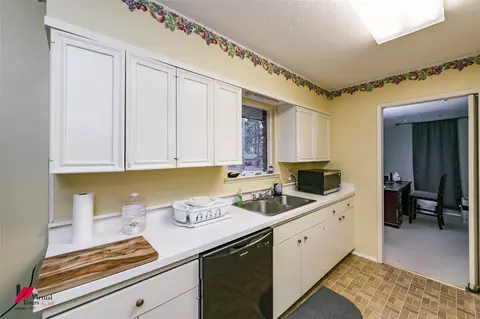 Kitchen - 1404 N Acres Cir, Springhill, LA 71075 photo 6 of 6