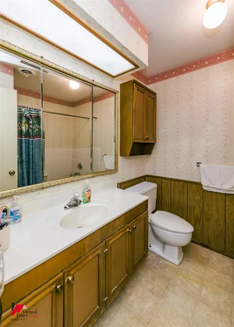 Bath - 1404 N Acres Cir, Springhill, LA 71075 photo 1 of 3