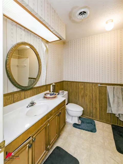Bath - 1404 N Acres Cir, Springhill, LA 71075 photo 2 of 3