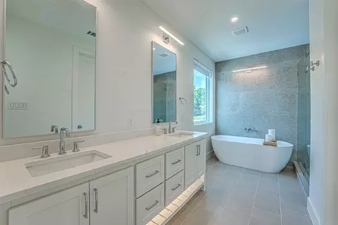 Bath - 13610 Park Harbor Dr, Eustace, TX 75124 photo 3 of 5